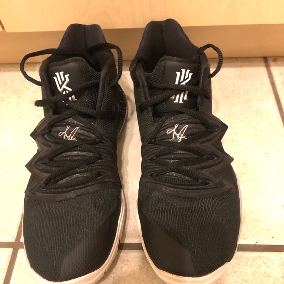 Kyrie 5 Black Magic Size6Y